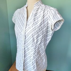 Womens fitted blouse B&W